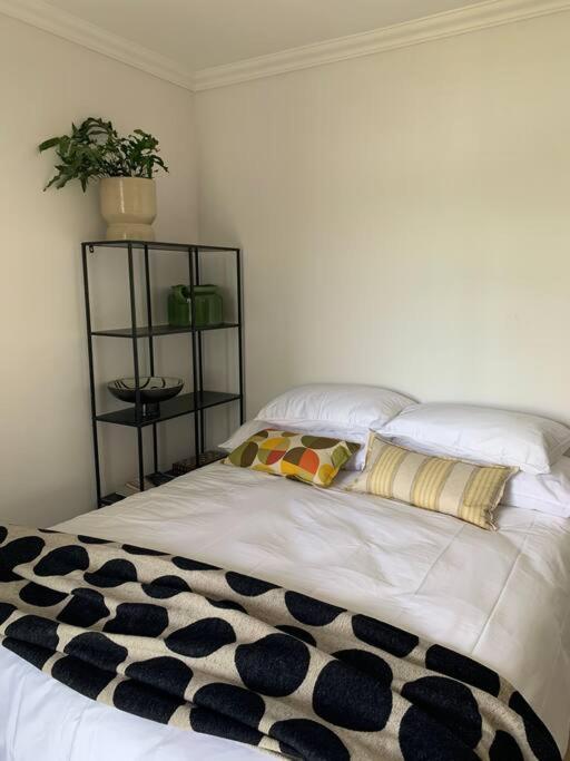 York Street , Greenpoint,parking And Pool Apartment Cape Town