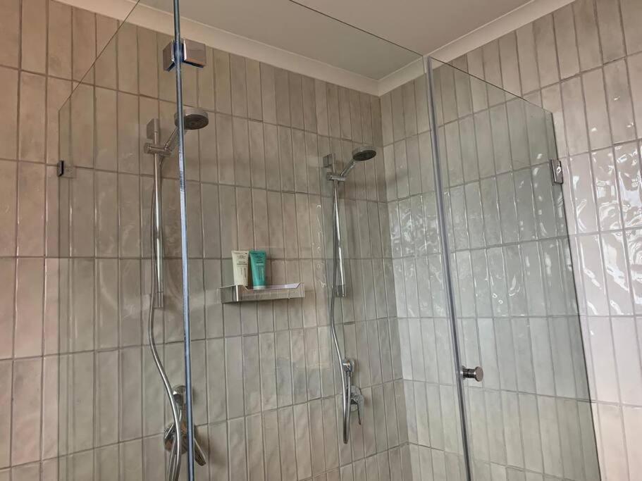 York Street , Greenpoint,parking And Pool Apartment Cape Town